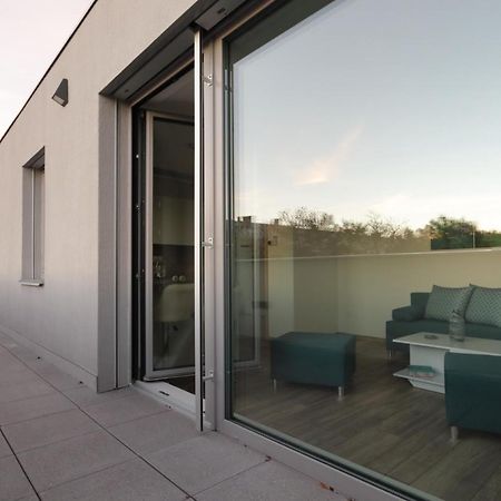 Střešní apartmán s terasou Hradec Králové Esterno foto