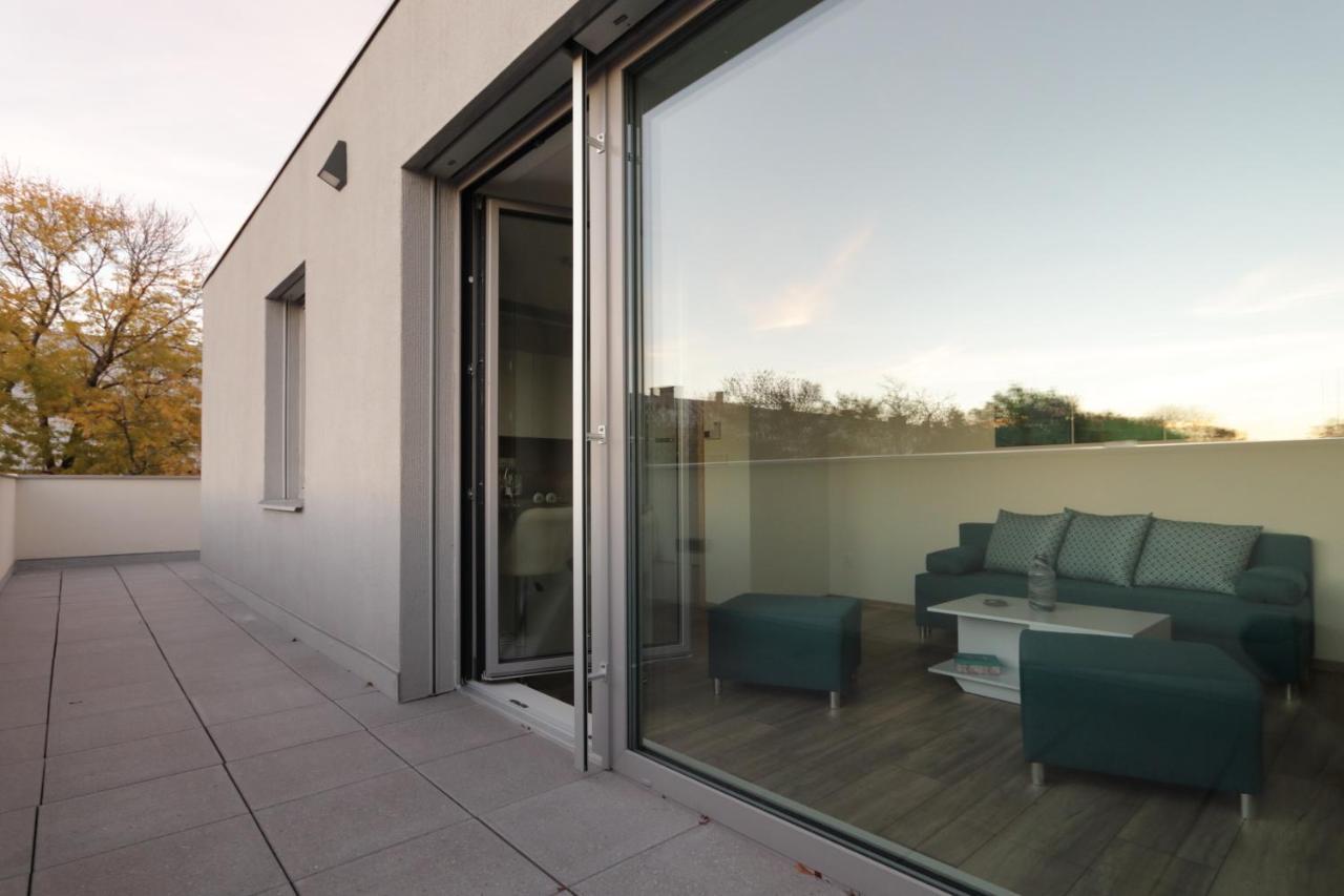 Střešní apartmán s terasou Hradec Králové Esterno foto